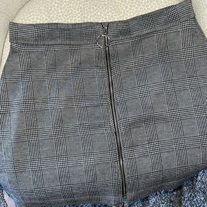 Plaid pencil skirt. Size M. Good conditions